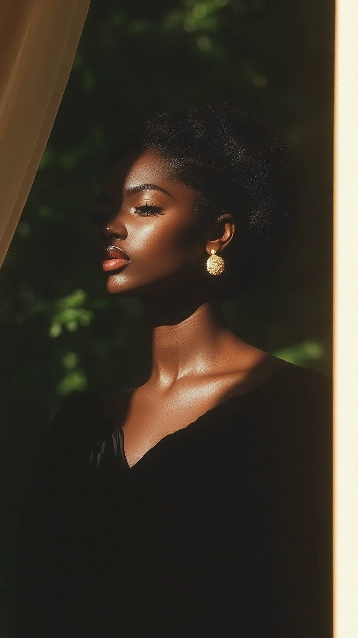 GOLDLINES — Structured Elegance